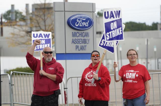 United Auto Workers members walk the picket line at the Ford Michigan Assembly Plant in Wayne, Mich., Tuesday, Sept. 26, 2023. (AP Photo/Paul Sancya)