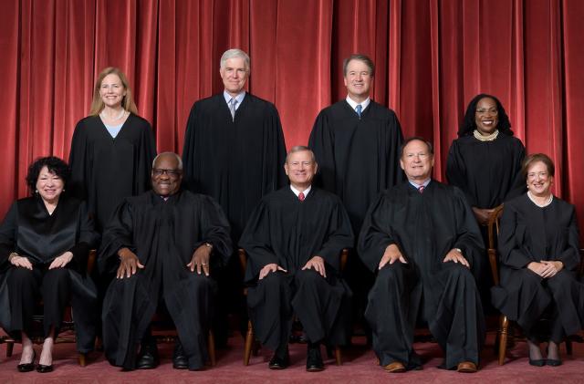 Group photo of the current version of the Roberts-led US Supreme Court. The nine justices sit / stand in two rows.
