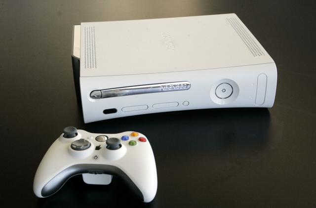 Microsoft Corp. Xbox 360 video game console and controller are pictured in Los Angeles November 18, 2005. [Microsoft hopes to gain an advantage over rivals Sony Corp. and Nintendo Co. Ltd.] by being first to launch a next-generation video game console when its Xbox 360 debuts November 22, 2005 in the United States.